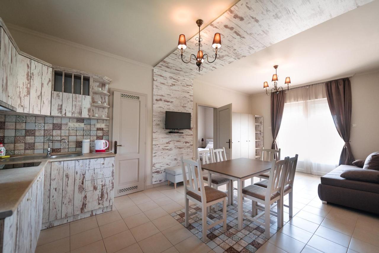 Aranyszarvas Panzio, Etterem Es Grillterasz Apartment Exterior photo