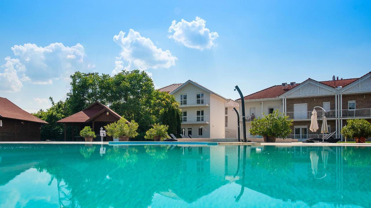 Aranyszarvas Panzio, Etterem Es Grillterasz Apartment Exterior photo