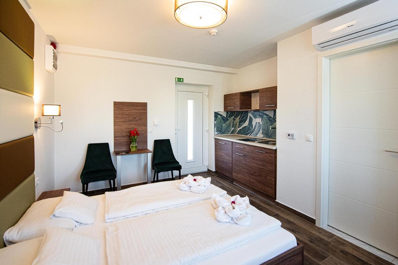 Aranyszarvas Panzio, Etterem Es Grillterasz Apartment Exterior photo