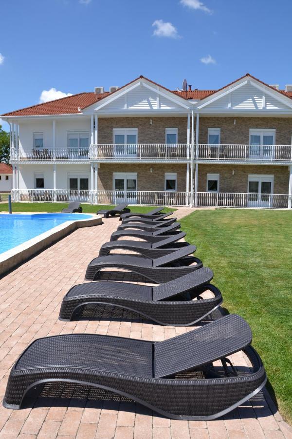 Aranyszarvas Panzio, Etterem Es Grillterasz Apartment Exterior photo