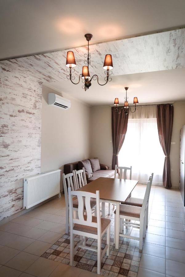 Aranyszarvas Panzio, Etterem Es Grillterasz Apartment Exterior photo